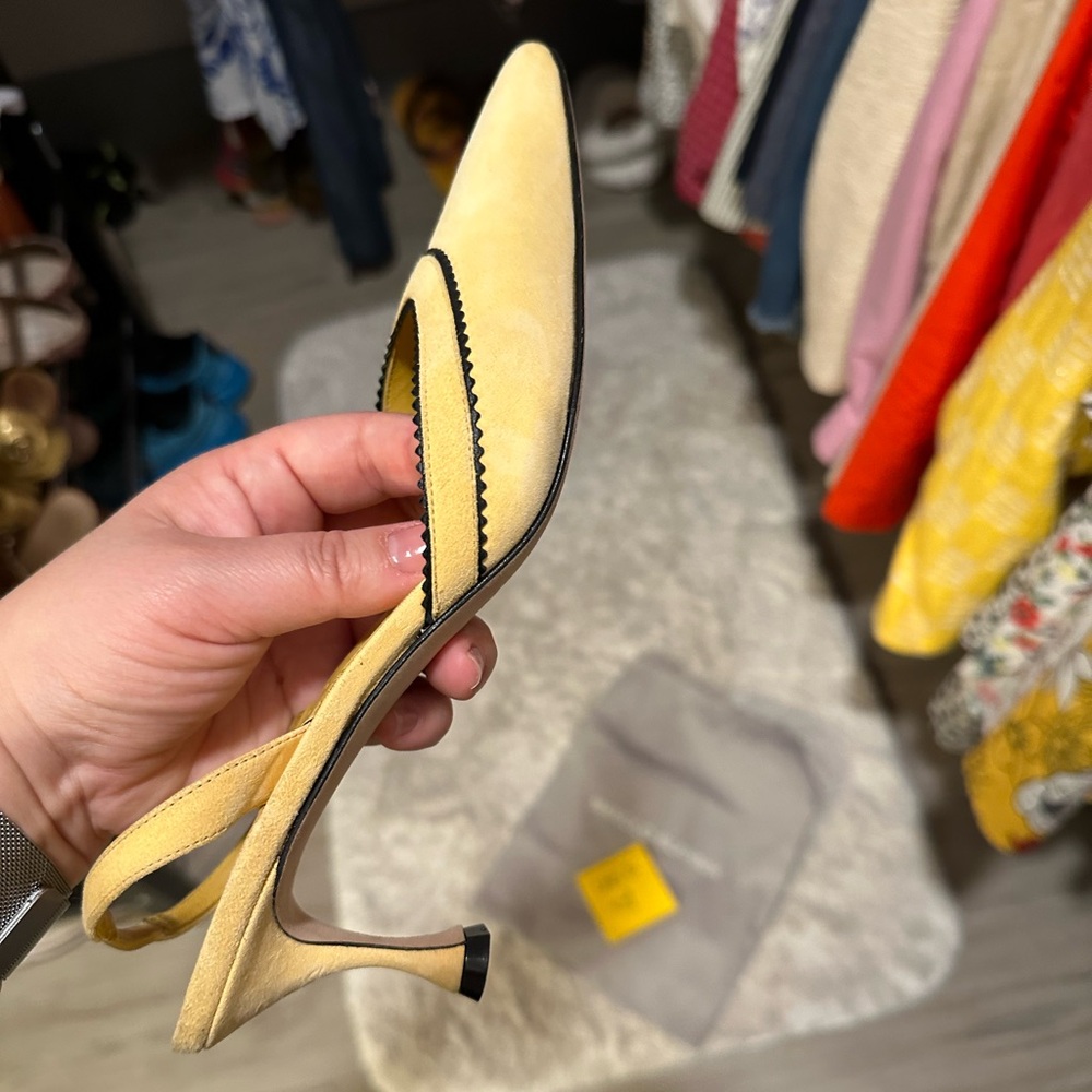 Manolo Blahnik Brontiasli Yellow Pointed-Toe Slingback Suede Pumps - Picture 4 of 11